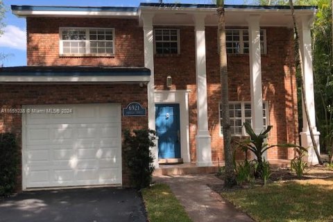 Casa en venta en Coral Gables, Florida, 4 dormitorios, 173.54 m2 № 1374363 - foto 1