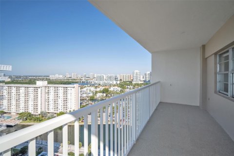 Condominio en venta en Sunny Isles Beach, Florida, 3 dormitorios, 145.86 m2 № 190151 - foto 25