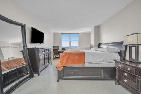 Condominio en venta en Sunny Isles Beach, Florida, 3 dormitorios, 145.86 m2 № 190151 - foto 10