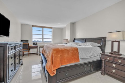 Condominio en venta en Sunny Isles Beach, Florida, 3 dormitorios, 145.86 m2 № 190151 - foto 7