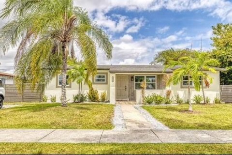 Villa ou maison à vendre à Cutler Bay, Floride: 4 chambres, 162.11 m2 № 1117451 - photo 1