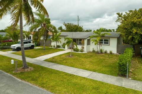 Villa ou maison à vendre à Cutler Bay, Floride: 4 chambres, 162.11 m2 № 1117451 - photo 12