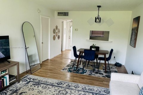 Copropriété à vendre à Lauderhill, Floride: 1 chambre, 63.17 m2 № 1309563 - photo 5