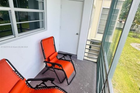 Condo in Lauderhill, Florida, 1 bedroom  № 1309563 - photo 11