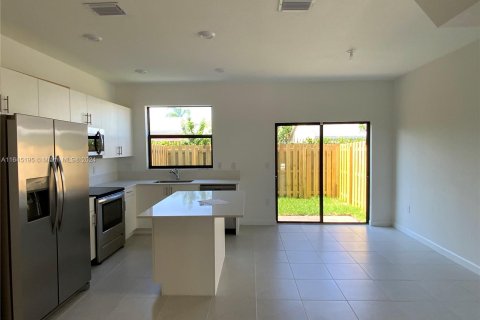 Casa en venta en Miami, Florida, 3 dormitorios, 122.63 m2 № 1332866 - foto 9