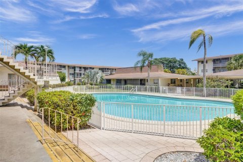 Condo in Miami, Florida, 1 bedroom  № 1003553 - photo 22