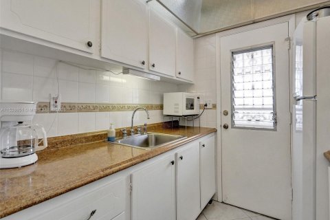 Condominio en venta en Miami, Florida, 1 dormitorio, 63.92 m2 № 1003553 - foto 2