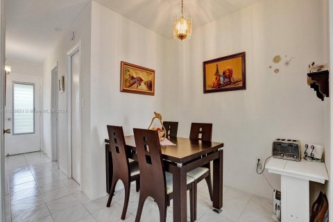 Condo in Miami, Florida, 1 bedroom  № 1003553 - photo 6