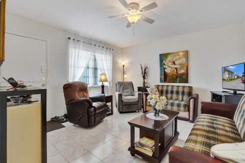 Condominio en venta en Miami, Florida, 1 dormitorio, 63.92 m2 № 1003553 - foto 8