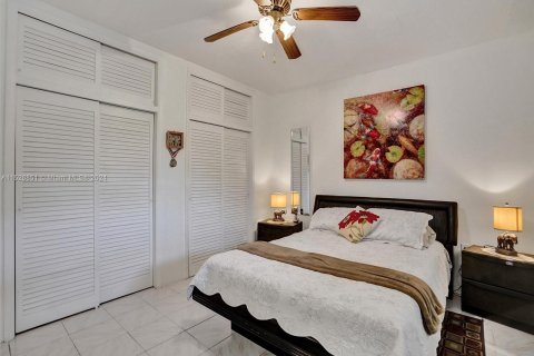 Condo in Miami, Florida, 1 bedroom  № 1003553 - photo 13