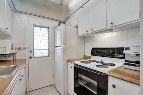 Condo in Miami, Florida, 1 bedroom  № 1003553 - photo 3