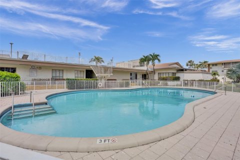 Condo in Miami, Florida, 1 bedroom  № 1003553 - photo 21