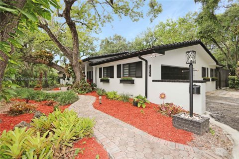 House in Palmetto Bay, Florida 3 bedrooms, 212.93 sq.m. № 1270411 - photo 2