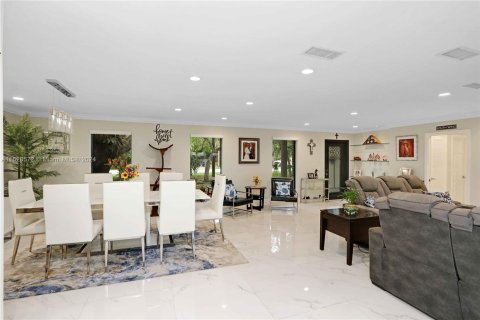 Villa ou maison à vendre à Palmetto Bay, Floride: 3 chambres, 212.93 m2 № 1270411 - photo 25