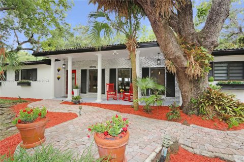 Villa ou maison à vendre à Palmetto Bay, Floride: 3 chambres, 212.93 m2 № 1270411 - photo 1