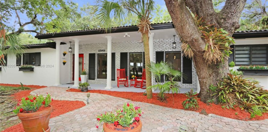 Villa ou maison à Palmetto Bay, Floride 3 chambres, 212.93 m2 № 1270411