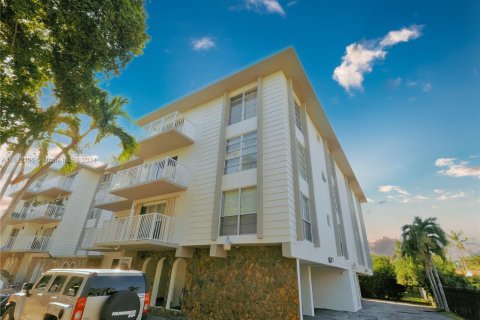 Condo in Miami Beach, Florida, 2 bedrooms  № 1292803 - photo 25