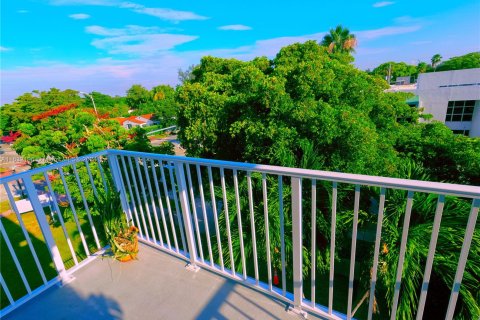 Condo in Miami Beach, Florida, 2 bedrooms  № 1292803 - photo 2