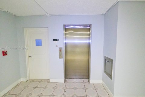 Copropriété à vendre à Miami Beach, Floride: 2 chambres, 92.72 m2 № 1292803 - photo 17