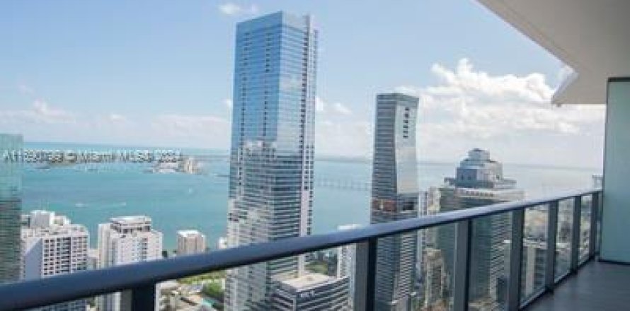 Condominio en Miami, Florida, 1 dormitorio  № 1435533