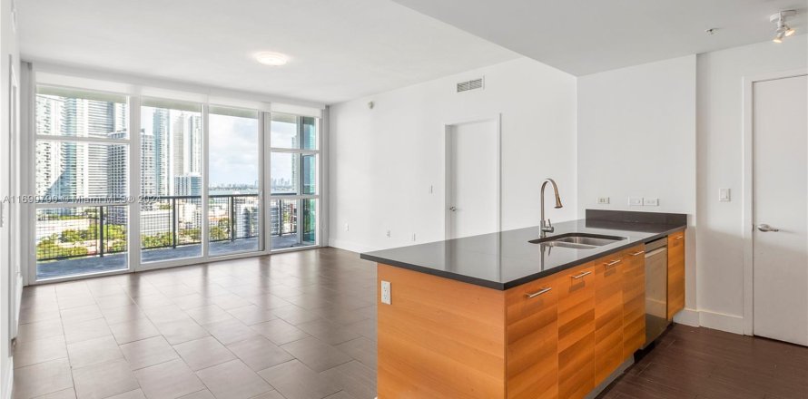 Condominio en Miami, Florida, 2 dormitorios  № 1435532