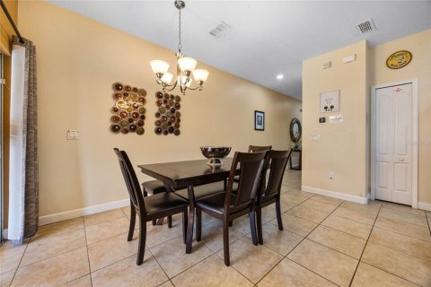 Townhouse in Kissimmee, Florida 4 bedrooms, 176.7 sq.m. № 1361023 - photo 23