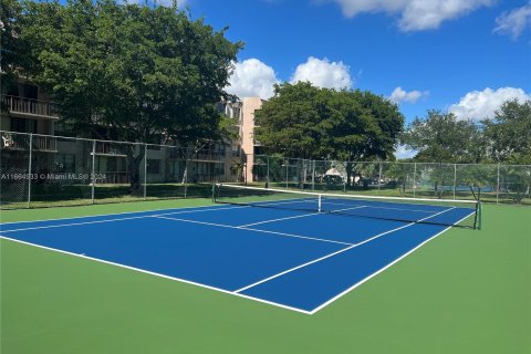 Condo in Miami, Florida, 2 bedrooms  № 1379049 - photo 28