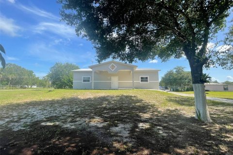 House in Clewiston, Florida 3 bedrooms № 617281 - photo 4