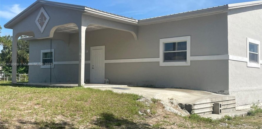 House in Clewiston, Florida 3 bedrooms № 617281