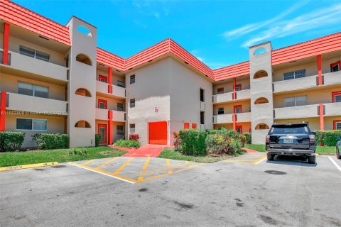 Condo in Sunrise, Florida, 2 bedrooms  № 1345322 - photo 1