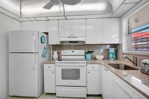 Condo in Sunrise, Florida, 2 bedrooms  № 1345322 - photo 3