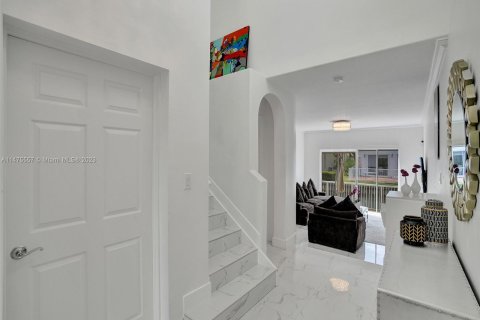 Casa en venta en Aventura, Florida, 3 dormitorios, 199.28 m2 № 789264 - foto 2