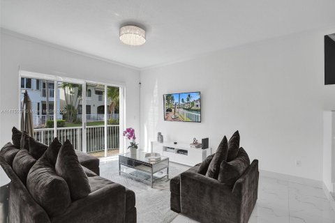 Villa ou maison à vendre à Aventura, Floride: 3 chambres, 199.28 m2 № 789264 - photo 7