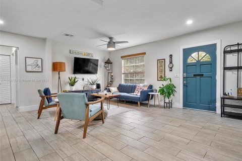Villa ou maison à vendre à Miami Springs, Floride: 2 chambres, 85.28 m2 № 1102758 - photo 4