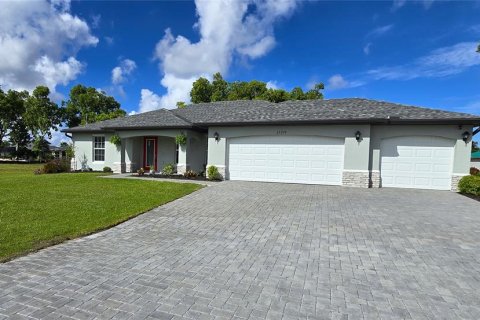 Villa ou maison à vendre à Punta Gorda, Floride: 4 chambres, 173.54 m2 № 1359118 - photo 2