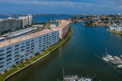 Condominio en venta en Gulfport, Florida, 1 dormitorio, 98.48 m2 № 1359120 - foto 5