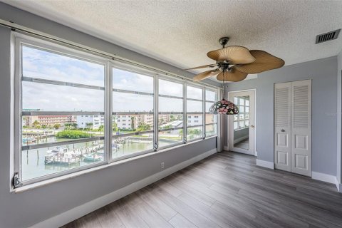 Condominio en venta en Gulfport, Florida, 1 dormitorio, 98.48 m2 № 1359120 - foto 17