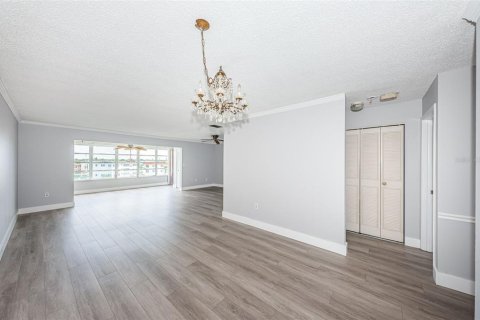 Condominio en venta en Gulfport, Florida, 1 dormitorio, 98.48 m2 № 1359120 - foto 10