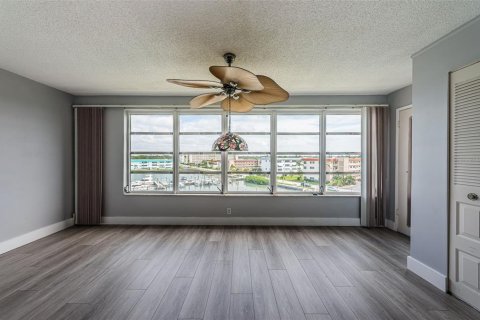 Condominio en venta en Gulfport, Florida, 1 dormitorio, 98.48 m2 № 1359120 - foto 14