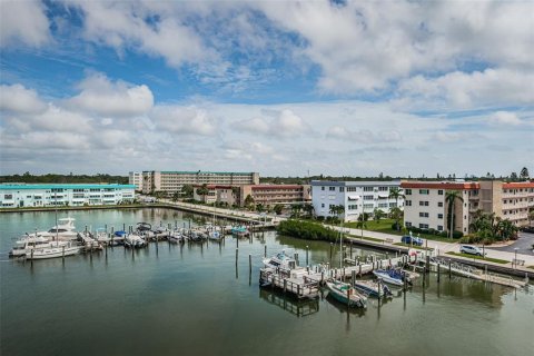 Condominio en venta en Gulfport, Florida, 1 dormitorio, 98.48 m2 № 1359120 - foto 15