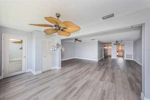 Condominio en venta en Gulfport, Florida, 1 dormitorio, 98.48 m2 № 1359120 - foto 18