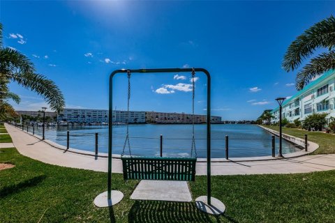 Condominio en venta en Gulfport, Florida, 1 dormitorio, 98.48 m2 № 1359120 - foto 24