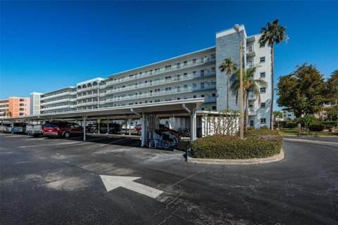 Condominio en venta en Gulfport, Florida, 1 dormitorio, 98.48 m2 № 1359120 - foto 4