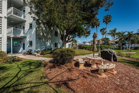 Condominio en venta en Gulfport, Florida, 1 dormitorio, 98.48 m2 № 1359120 - foto 26