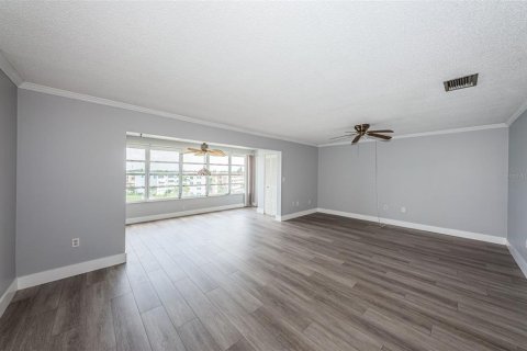 Condominio en venta en Gulfport, Florida, 1 dormitorio, 98.48 m2 № 1359120 - foto 8