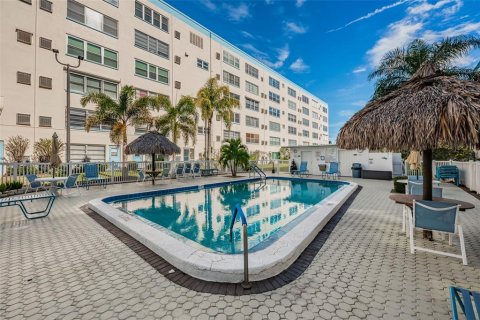 Condominio en venta en Gulfport, Florida, 1 dormitorio, 98.48 m2 № 1359120 - foto 29