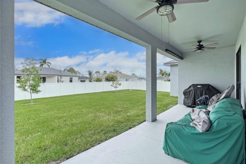 House in Cape Coral, Florida 3 bedrooms, 155.61 sq.m. № 1295987 - photo 30