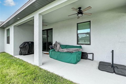 House in Cape Coral, Florida 3 bedrooms, 155.61 sq.m. № 1295987 - photo 29