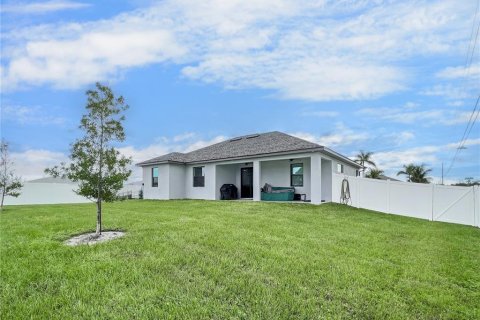 House in Cape Coral, Florida 3 bedrooms, 155.61 sq.m. № 1295987 - photo 14