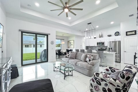 Casa en venta en Cape Coral, Florida, 3 dormitorios, 155.61 m2 № 1295987 - foto 3